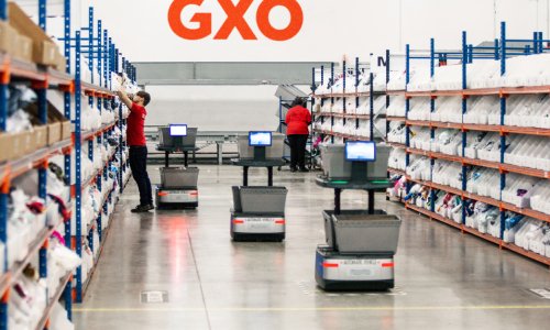 Saks e commerce business pairs robots with workers