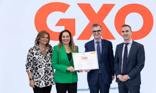 4 people holding the Diversity Charter signed by GXO. From left to right, Fundación Diversidad, GXO Iberia (Belonging, Inclusion & Diversity Responsible), GXO Managing Director Iberia and European Commission.