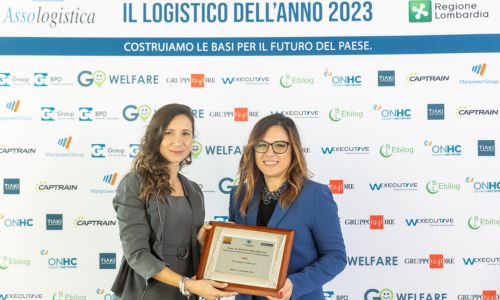 GXO team receiving Il Logistico dell’Anno Award 2023